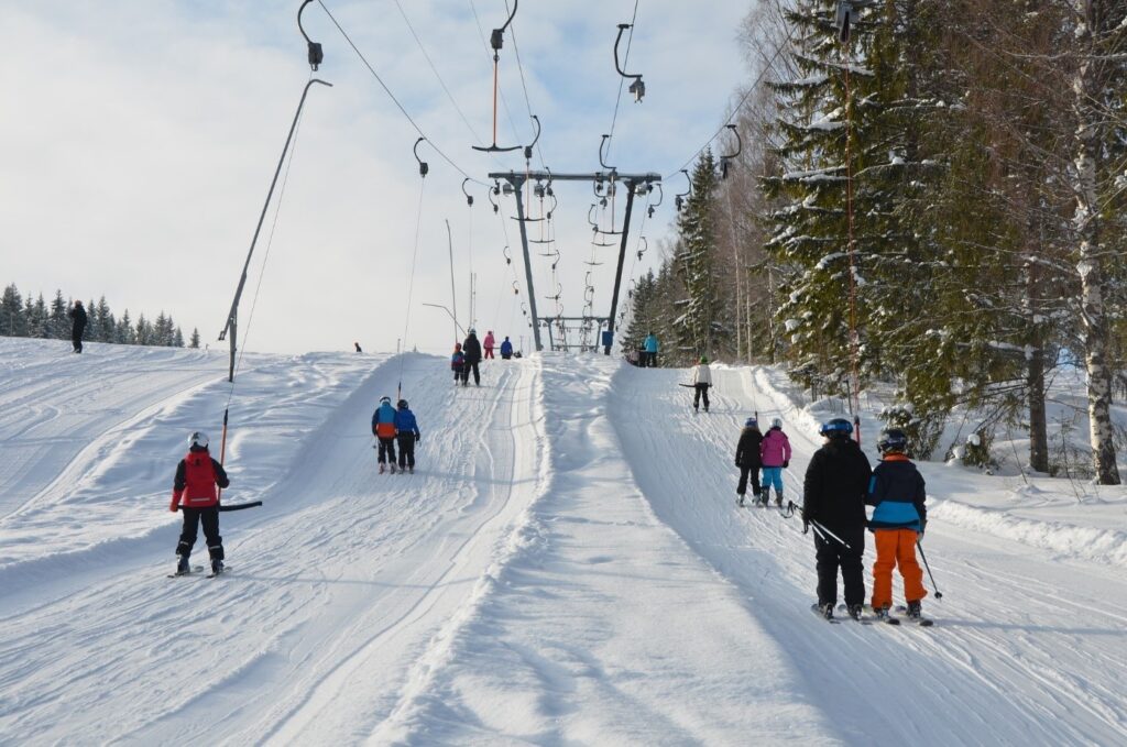 If you ski regularly, you are probably often in the mountains, and the probability that you will have skied downhill in a Skistar resort is very high. What few know is that it may be worth looking at their stock in this case. We rarely make buy recommendations, and this is not considered one, more of a way to take advantage of the few shareholder discounts that are available.