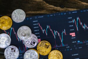 Med Bitcoin som når 6-månaders toppar och handlas över 24 000 dollar kan många investerare överväga att gå in på kryptovalutamarknaden. Det är dock viktigt att göra intelligenta och lönsamma investeringar säger alla kryptoexperter.