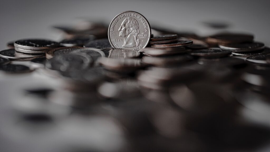 Circle, ägaren till världens näst största stable coin USDC, är i trubbel. Stablecoins är kryptovalutor designade för att ha ett relativt stabilt pris kopplat till en valuta. Men den länken går sönder om det inte finns tillräckligt med tillgångar för att backa upp stable coin.