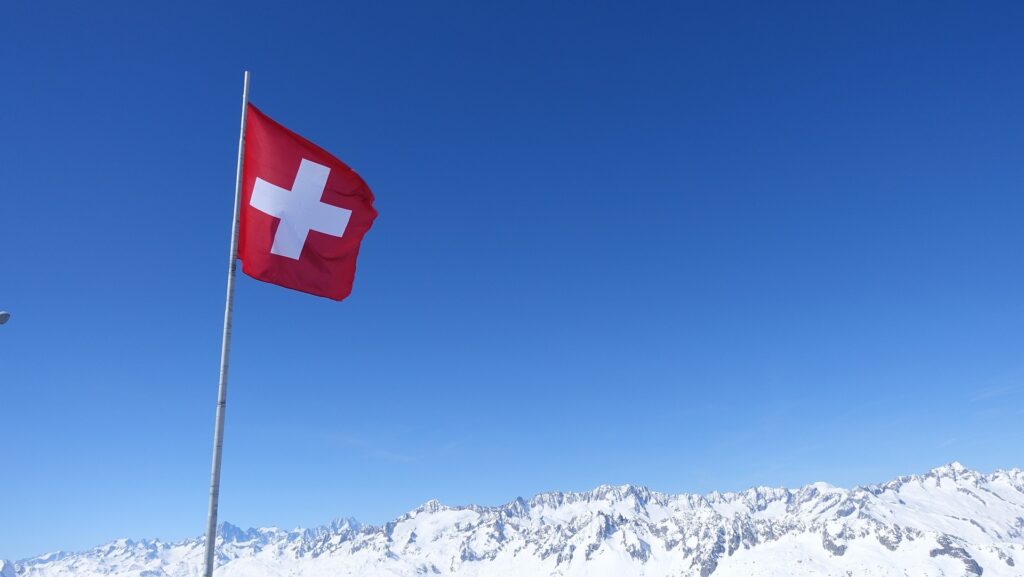 Den schweiziska centralbanken höjde sin referensränta med 50 punkter på torsdagen, vilket tog den till 1,5 procent. Räntan är den fjärde höjningen i rad och förändringen av styrräntan är i linje med analytikers förväntningar.