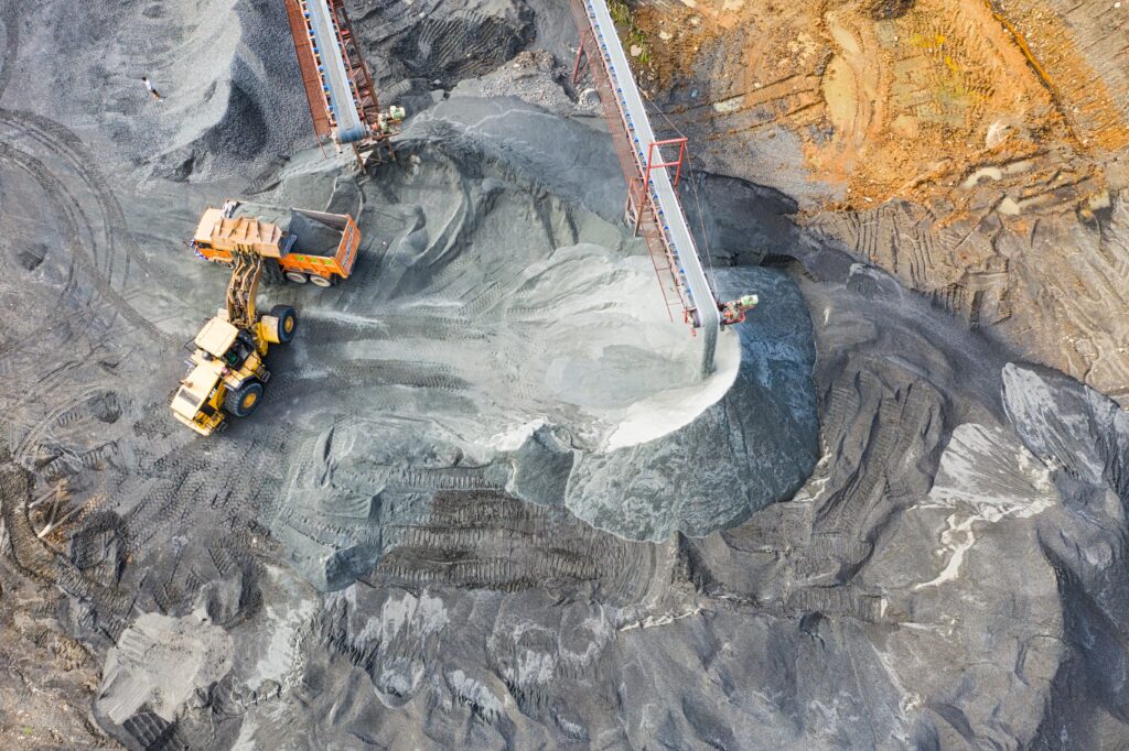 Vi kan vara på väg att gå in i en ny guldålder för affärer bland gruvbolagen när prospekteringsbolag och producenter försöker dra nytta av högre metallpriser och få exponering för andra nyckelmineraler, inklusive koppar, i en tid då konsolideringen i guldindustrin är långt ifrån andra metaller.