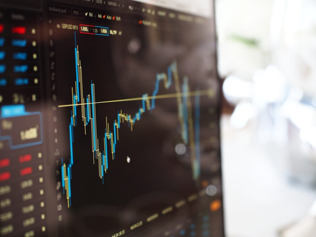 George Soros har dumpat sina Teslaaktier och han han dumpade även sina positioner i Nasdaq-100 under Q1. Han laddade också upp småbolagsaktier, kinesiska namn och regionala banker