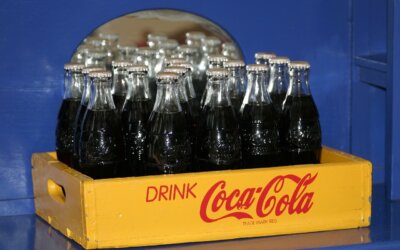 Den som investerar regelbundet känner säkert till begreppet ränta på ränta, och hur det över tid ger bra med pengar. En aktie som illustrerar detta ganska bra är Coca-Cola. Bolagets börsintroduktion skedde 1919 och då kostade en enda aktie 40 dollar.
