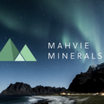 Styrelsen i Mahvie Minerals AB (publ) ("Mahvie" eller "Bolaget") har idag, förutsatt bolagsstämmans efterföljande godkännande, beslutat om en riktad nyemission av 16 250 000 aktier till en teckningskurs om 0,40 SEK per aktie ("Riktade Nyemissionen") till en grupp av kvalificerade investerare. Teckningskursen har fastställts genom ett accelererande book building-förfarande, och motsvarar 13,0 procents rabatt jämfört med Bolagets akties volymviktade genomsnittskurs (VWAP) på NGM Nordic SME under de senaste tio handelsdagarna fram till och med den 28 september 2023, vilket var den kväll då det accelererade förfarandet genomfördes. Styrelsen gör, mot bakgrund av detta förfarande, bedömningen att teckningskursen har bestämts på sådant sätt att marknadsmässigheten har säkerställts och att teckningskursen återspeglar rådande marknads-förhållanden och efterfrågan på Bolagets aktier. Genom den Riktade Nyemissionen tillförs Mahvie 6,5 MSEK före transaktionskostnader om cirka 150 TSEK. Kallelse till extra bolagstämma för godkännande av den Riktade Nyemissionen kommer att publiceras genom ett separat pressmeddelande.
