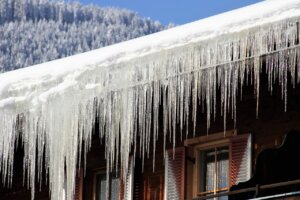 Efter flera år av skyhöga vinteruppvärmningskostnader förväntas miljontals amerikaner äntligen få lite lättnad den kommande säsongen - om de värmer upp sina hem med naturgas, det vill säga. Vintern förväntas bli dyrare för dem som värmer med olja.