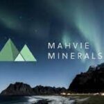 Under oktober genomförde Mahvie Minerals en riktad nyemission på 6,5 miljoner kronor till ett antal kvalificerade investerare i syfte att skapa utrymme för att utveckla guldprojektet Haveri. Som tidigare meddelats var också emissionskostnaderna låga, bedömt c:a 150 KSEK vilket gör att Mahvie Minerals kommer att kunna använda huvuddelen av emissionslikviden till projekt-utveckling. Vi är mycket glada för det stöd som investerarna visat och vi tycker att det visar på Bolagets och projektets styrka att kunna finansiera denna typ av satsningar i dagsläget.