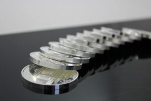Den 3 februari 1998 chockade Berkshire Hathaway silvermarknaden genom att tillkännage Berkshires Silver Trade som innebar att de hade förvärvat 129 710 000 troy ounce silver på Londonmarknaden och tog emot leverans.