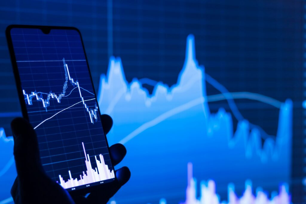 När vi stänger november månad 2023 dyker en liten men spännande detalj fram från aktiemarknaden. Den 30 november 2021 stängde S&P 500-indexet på 4 567,00. Två år senare, den 30 november 2023, stängde det på en förvånansvärt liknande nivå på 4 567,80. Det är en skillnad på bara 0,80 punkter under två år.