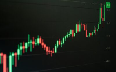 Upp- och nedtrender är heta ämnen bland tekniska analytiker och handlare eftersom de säkerställer att de underliggande marknadsförhållandena fungerar till förmån för en handlares position snarare än mot den. Trendlinjer är lätt igenkännliga linjer som handlare ritar på diagram för att koppla ihop en serie priser.