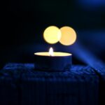 Att läsa candlesticksdiagram är ett effektivt sätt att studera känslor hos andra handlare och att tolka priset. Candlesticks ger en handlare en bild av mänskliga känslor som är vana vid att fatta köp- och säljbeslut.