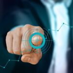 Att investera på aktiemarknaden involverar många oförutsägbara faktorer. Så många förstagångsinvesterare blir skrämda av att inte veta vilka aktier de ska köpa vid vilken tidpunkt. Att tajma marknaden är en skrämmande uppgift, men tack och lov finns det strategier som tar bort timing från investeringsekvationen, till exempel genomsnittsmetoden.