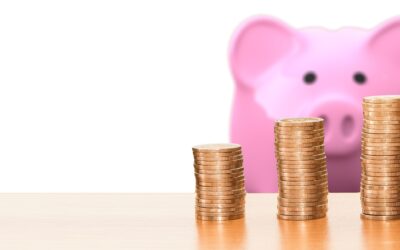 Många företagsintressenter och redovisningsexperter övervakar de inkomster och utgifter som ett företag tjänar och spenderar för att ytterligare förstå den finansiella stabiliteten i deras organisation. En detalj som de analyserar är de olika sätt som företaget tjänar pengar på de produkter och tjänster som det säljer. Diversifierade intäktsströmmar kan hjälpa ett företag att nå sina mål samtidigt som det ger ekonomisk trygghet genom att erbjuda det flera sätt att tjäna pengar. I den här artikeln definierar vi intäktsströmmar, listar typer och exempel på intäktsströmmar och diskuterar vikten av att ha olika intäktsströmmar.