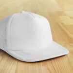 Småbolagsinvesteringar är volatilt. Det är en av de första sakerna du bör veta och förstå. Så varför riskera dina pengar genom att investera i vad som vanligtvis anses vara riskfyllt? Först och främst – ökad risk är lika med ökad potentiell belöning. Det finns dock ett annat sätt att se på det. Att investera i risk kan faktiskt minska den totala risken för din portfölj. Så här fungerar det. Genom att diversifiera din portfölj till att inkludera instrument med hög volatilitet, måttlig och minimal risk tenderar den totala avkastningen att bli högre, vilket faktiskt eliminerar risken genom att öka volatiliteten.