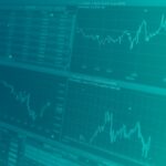 I aktieanalysvärlden finns fundamental och teknisk analys på helt motsatta sidor av spektrumet. Vinster, kostnader, tillgångar och skulder är alla viktiga egenskaper för fundamentala analytiker, medan tekniska analytiker inte kunde bry sig mindre om dessa siffror och bara fokusera på pris och volym. Vilken strategi som fungerar bäst diskuteras alltid, och många volymer av läroböcker har skrivits om båda dessa metoder.