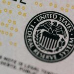 Federal Reserve Bank, eller "Fed", är USA:s centralbankssystem. Den fungerar som den primära regulatorn av den amerikanska dollarn, såväl som "sista utvägens långivare" för andra banker.