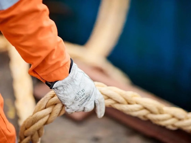 Equinor.hand Medium